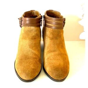 Clark Sz8 3 Belt Loop Accented Suede Ankle Boots